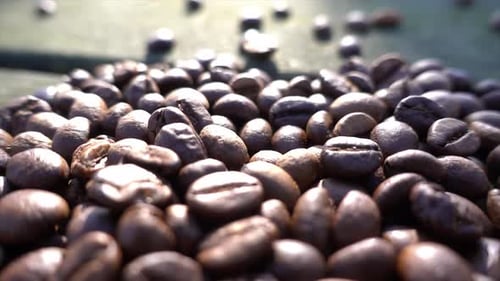 Hintergrund mit gerösteten braunen Kaffeebohnen
