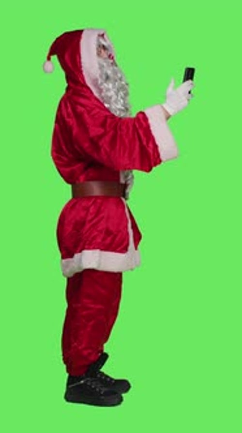 Vertical Video Profile of Saint Nick Uses Videocall Meeting Online