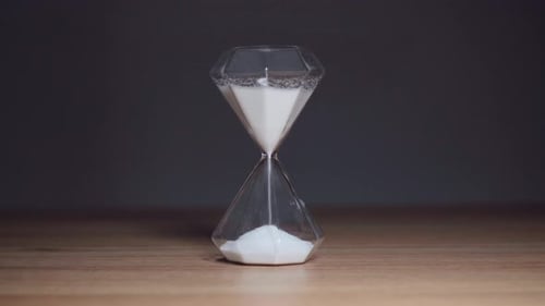 Hourglass,time goes by,Precious time,value highly one's time
