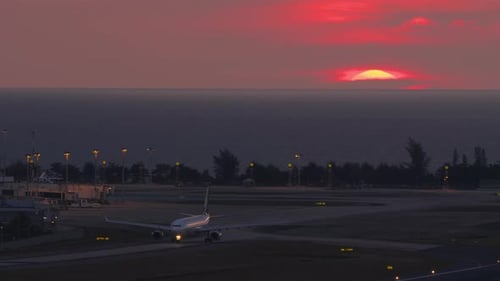 Flugplatz, Flughafen-Sonnenuntergang-Hintergrund