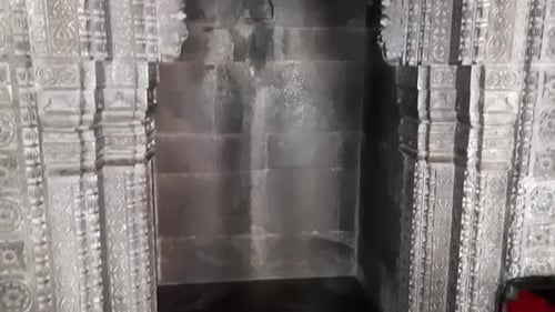 lieu de prière de l'imam et cryptage bilingue arabe sur le mur supérieur de Jama Masjid - bl