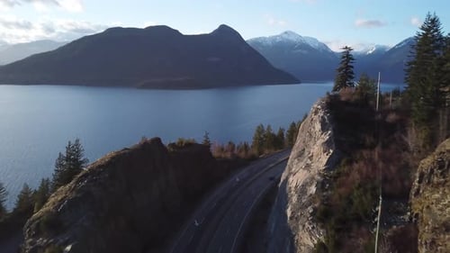 A rodovia Sea to Sky entre Vancouver e Squamish, Canadá