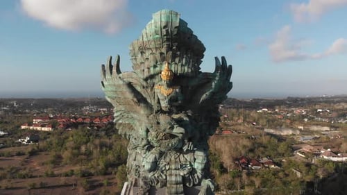 Vue par Drone de la statue de Garuda Wisnu Kencana