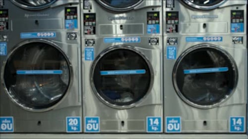 machines à laver floues dans une blanchisserie Commerciale