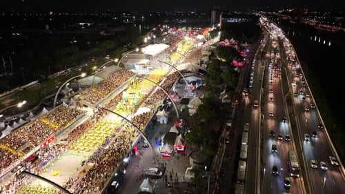Famoso desfile de carnaval no sambódromo do Anhembi, no centro de São Paulo, Brasil.