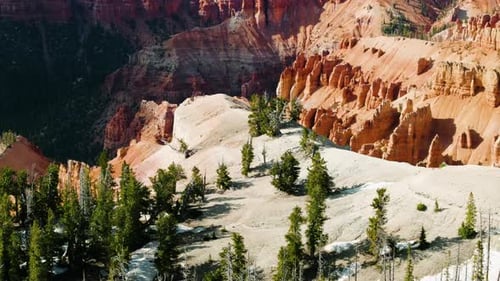 Aerial view tilting in front of a viewpoint in Bryce Canyon, in sunny Utah, USA