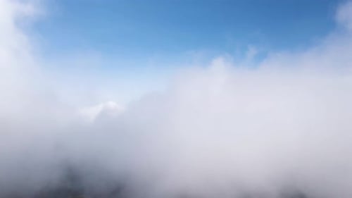 cielo lleno de nubes en la carretera de San Miguel
