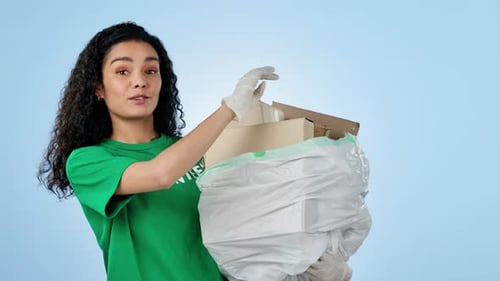 Mujer, voluntariado y aprobación a favor de la basura, el verde y el activismo por la basura