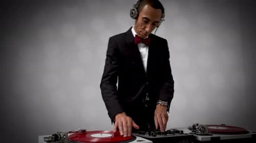 A Cool Man Djing