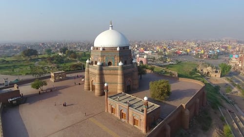 Vista aérea da tumba de Hazrat Shah Rukn-e-Alam, Multan, Paquistão.
