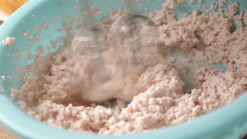 106pz. Using a mixer, beat the pie filling in a bowl. Making cakes.