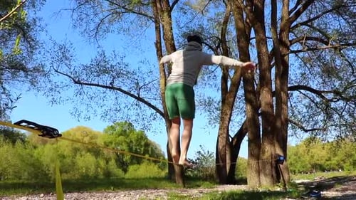 Slack-lining at Flaucher Munich