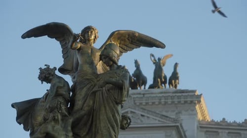 Victor Emmanuel II Monument, focus shift between the 'Thought' statue on the foreground and the 'Qua