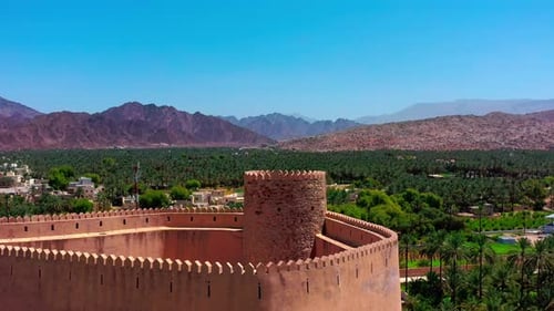 À la découverte du vaste fort historique d'Oman