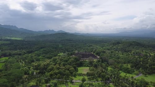 Erstaunliche Drohnenaufnahme des Borobudur-Tempels in Indonesien