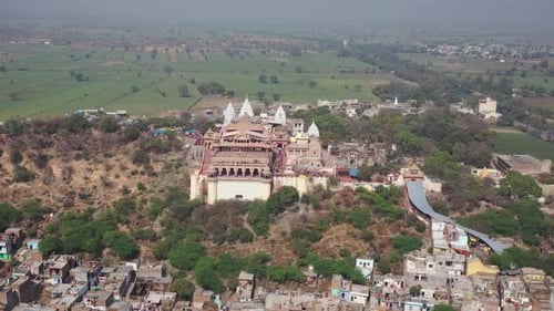 Vue aérienne de la ville sainte hindoue de Vrindavan à Mathura, en Inde.