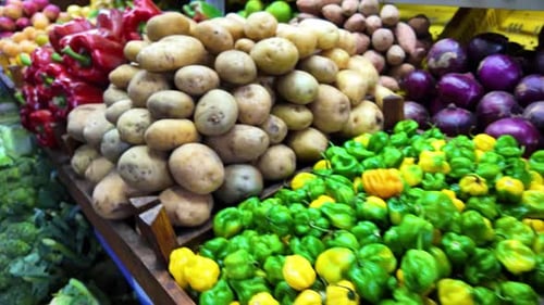 Colorful Vegetable Display en mercado - Venezuela