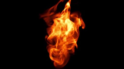 Lenguas de fuego brillante sobre un fondo negro filmadas con una cámara de alta velocidad a 1000 fps