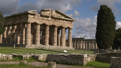 Premier et deuxième temples d'Hera (Paestum). Le second temple est également connu sous le nom de temple de Neptune