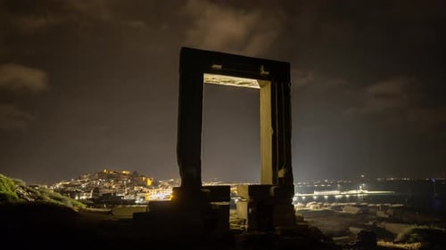 La ville de Naxos et Portara en Grèce