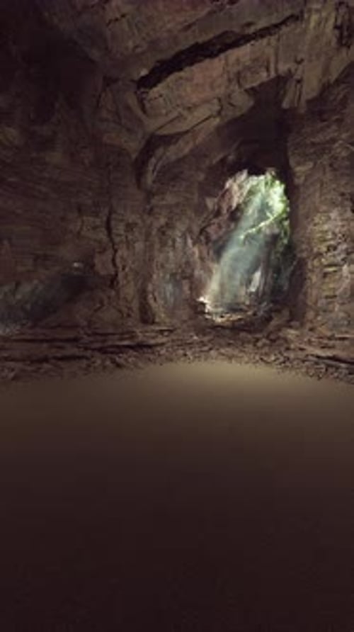 Lumière émergeant de la grotte