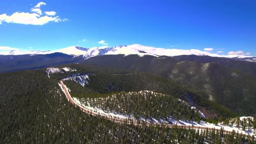 Vues sur les montagnes enneigées 4K