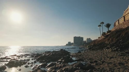 Cinemagraph-Schleife der felsigen Küste bei Tag