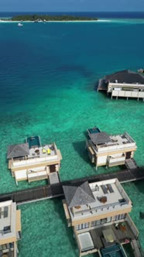 Bangalôs luxuosos sobre a água nas Maldivas