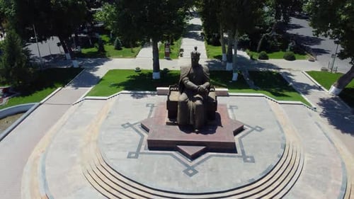 Vue aérienne du monument Amir Temur à Samarcande