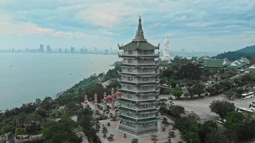 Templo budista en las montañas de mármol de Danang