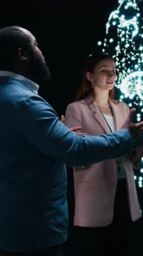 Un equipo de programadores de vídeo vertical optimiza el mapa de neuronas de la red neuronal con un ordenador portátil y AR