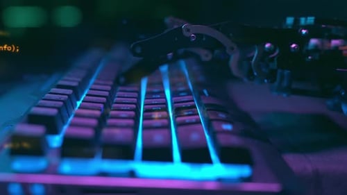 Robô trabalhando manualmente e digitando no teclado do PC com tecnologia de IA Inteligência Artificial Mecânica
