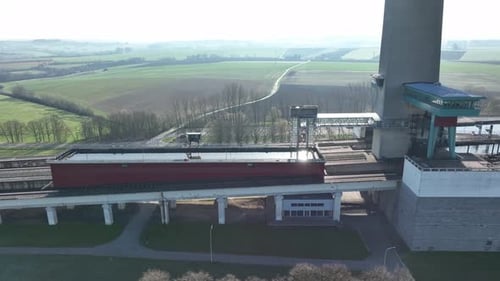 La semiórbita aérea del barco Ronquieres eleva Bélgica con luz diurna soleada