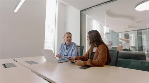 Engaging in Collaborative Work in a Contemporary Office Environment for Maximum Productivity