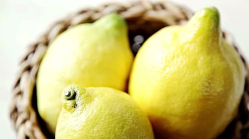 Frischer Zitronensaft