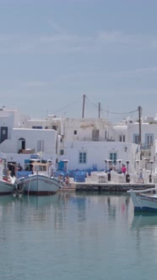 La ville de Naousa à Paros, en Grèce, à la verticale