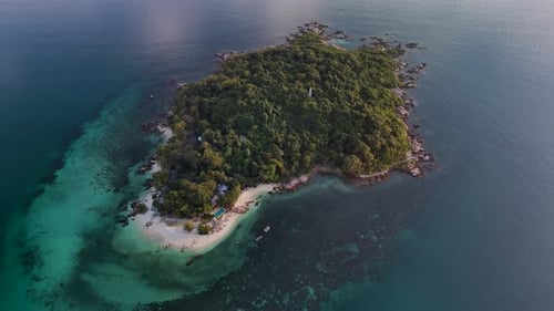 Exploring the Breathtaking Beauty of a Remote Island Paradise in Thailands Azure Waters
