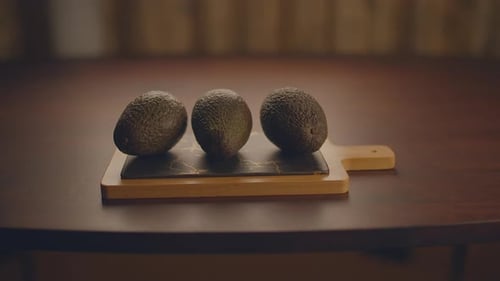 Superfood aus reifen Avocados mit gesunden Inhaltsstoffen für eine vegane Ernährung