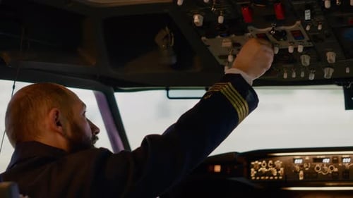 Motor de partida do capitão do avião com botões liga/desliga no painel