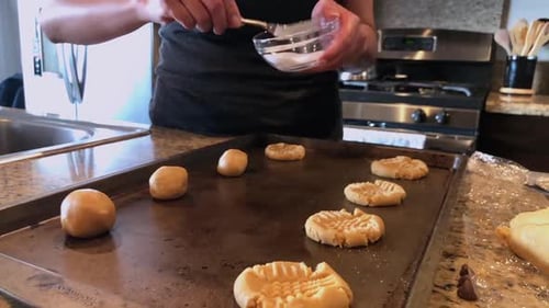 Zieh dich zurück und mache Erdnussbutter-Kekse, in der Küche, Los Angeles