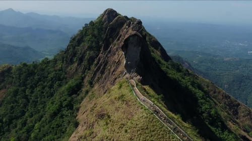 Illikkal Kallu est une attraction touristique indienne majeure dans le village de Meenachil Taluk à Moonnilavu