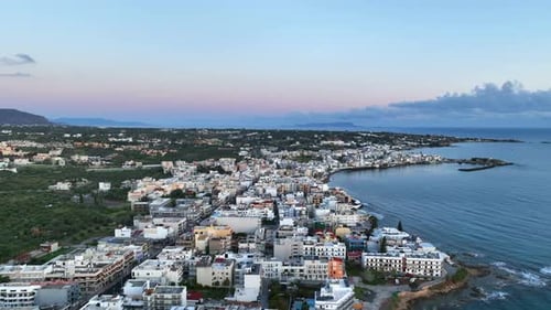 Chersonissos, stations balnéaires et côtes de l'île grecque crétoise, vue aérienne
