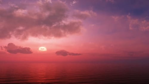 Wunderschöner Sonnenuntergang im Zeitraffer über dem Meer mit orangefarbenem und violettem Himmel