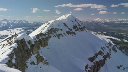 Los picos nevados, las antenas aéreas