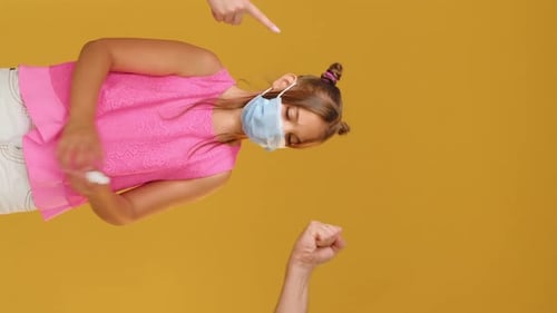 Covid19 Hygiène, distanciation sociale, antiseptique pour filles