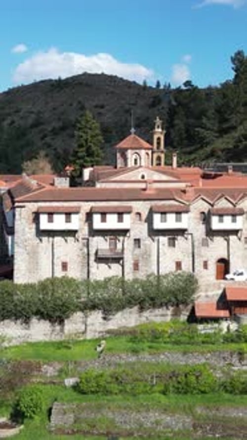Vidéo aérienne au-dessus du monastère de Maxairas, Nicosie, Chypre