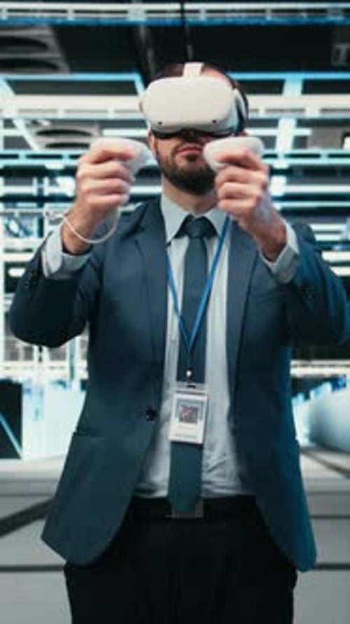 Administrator eines vertikalen Video-Rechenzentrums verwendet Virtual-Reality-Simulationstechnologie zur Überwachung von Systemen