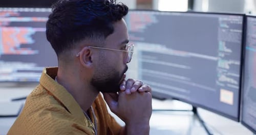 Mensch, Code oder Bildschirm darin, Cybersicherheit oder Daten in digitaler Form, Blockchain