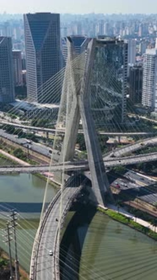 Ponte de cabos em São Paulo, em São Paulo, Brasil.