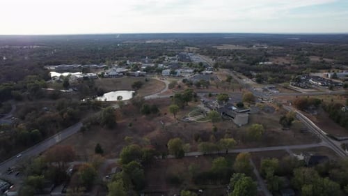 Vue aérienne de Claremore, Oklahoma et de l'université Rogers, musée Will Rogers